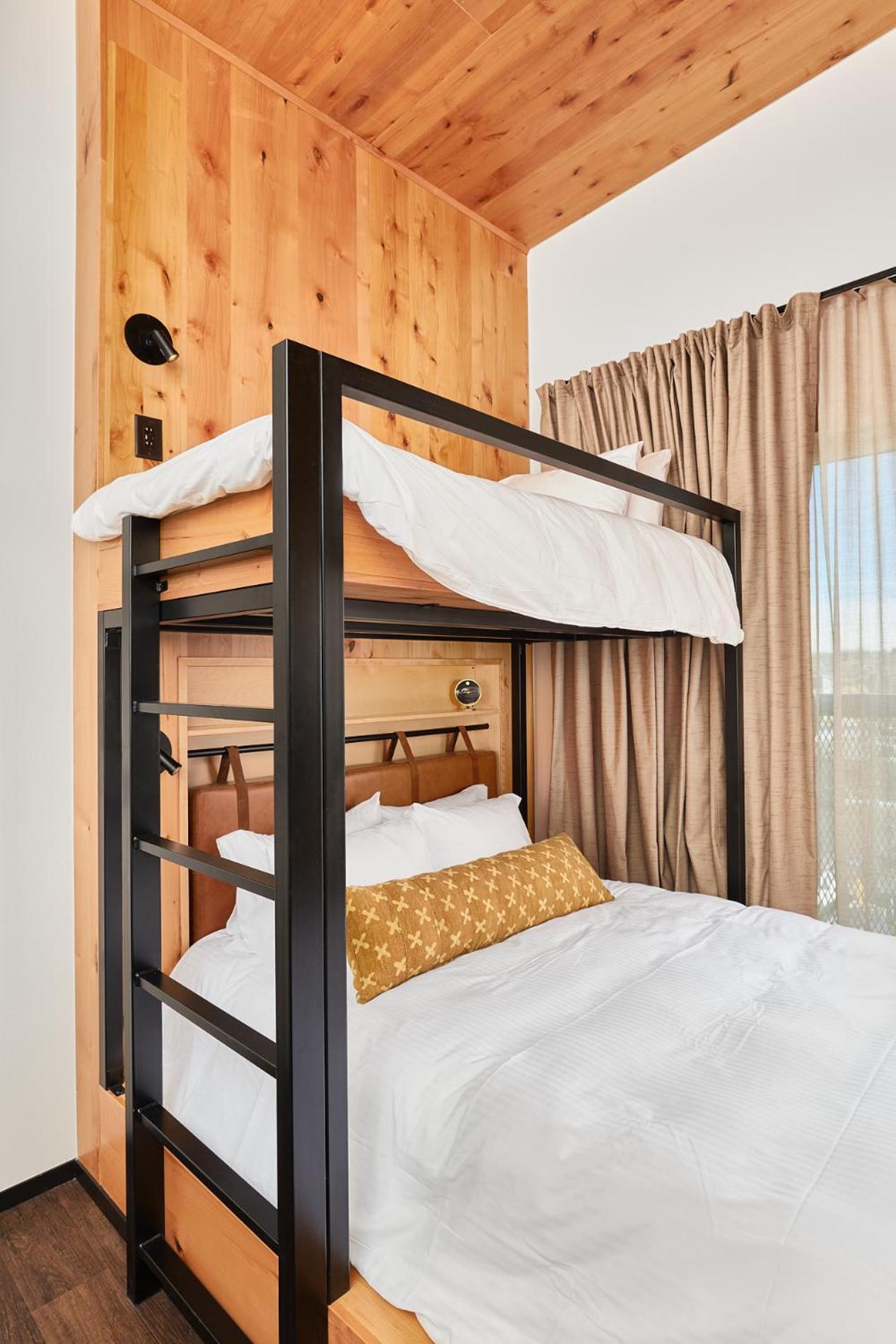 Kinship Landing Hotel โคโลราโดสปริงส์ ห้อง รูปภาพ