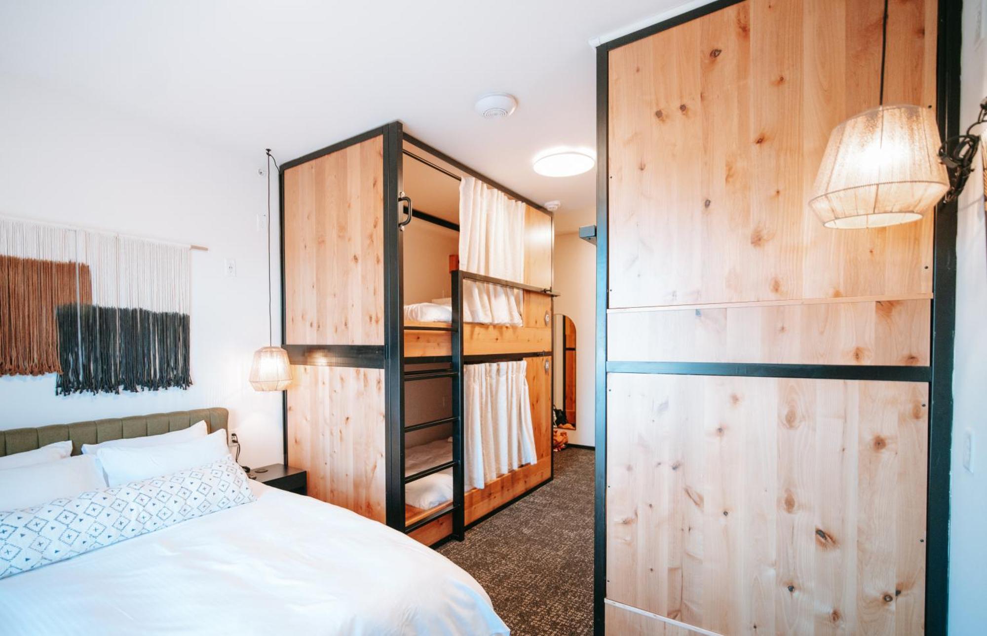 Kinship Landing Hotel โคโลราโดสปริงส์ ภายนอก รูปภาพ